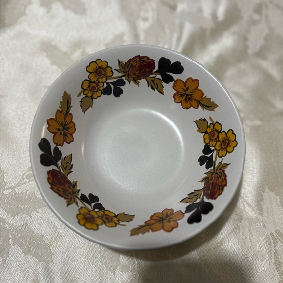 Vintage “Clover” Elegant White Ceramic Dinnerware with Floral Border - Picture 3 of 6